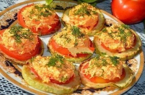 Закуска из кабачка, сыра и моркови.

