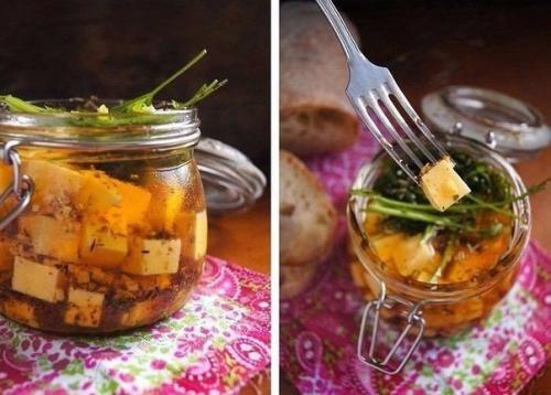 Сыр в пряном маринаде.