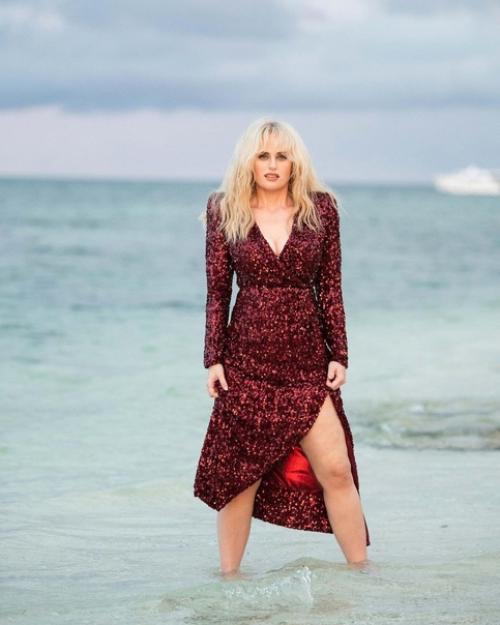 Эта актриса в свои 41 скинула 35 кг. 01