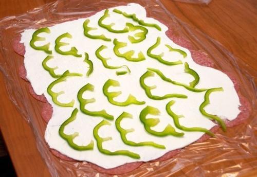 Ролл сыра из салями и сливочного. 05 Ролл сыра из салями и сливочного. 05