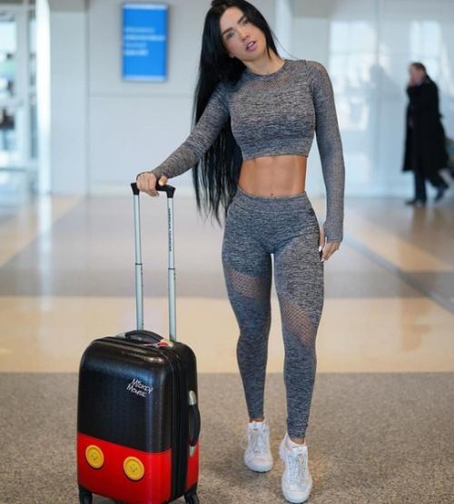 Красавица дня!  Фитнес - модель из Венесуэлы - Ариана Джеймс.