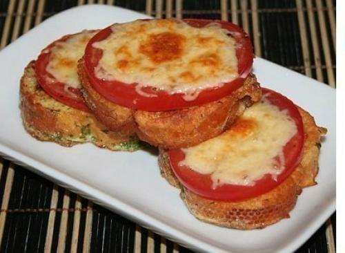 Гренки с помидорами и сыром к завтраку. 

