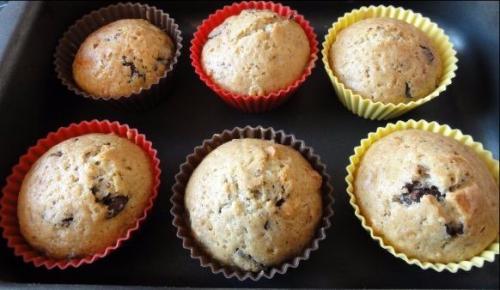 Маффины с кусочками шоколада.