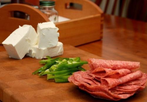 Ролл сыра из салями и сливочного. 01 Ролл сыра из салями и сливочного. 01