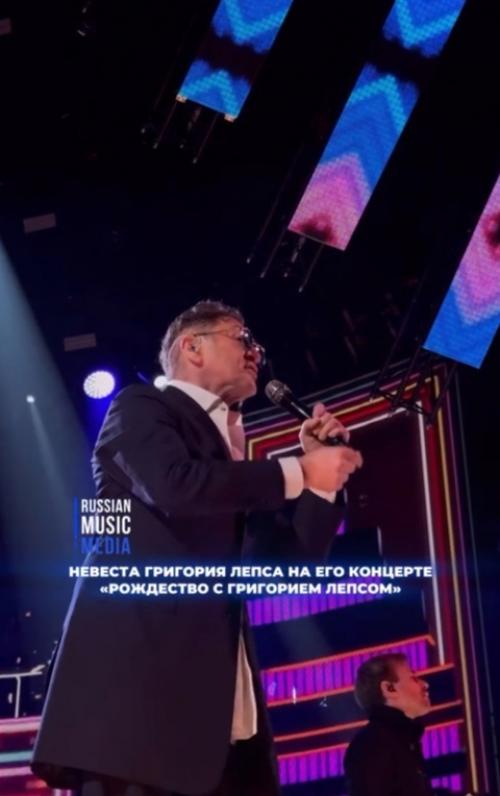 18-Летняя невеста Григория лепса на его концерте танцевала. 02