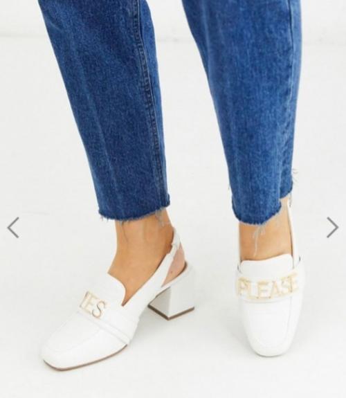 Дерзкие и минималистические лоферы этой весной будут выглядеть женственно и элегантно благодаря небольшому квадратному каблуку. 05