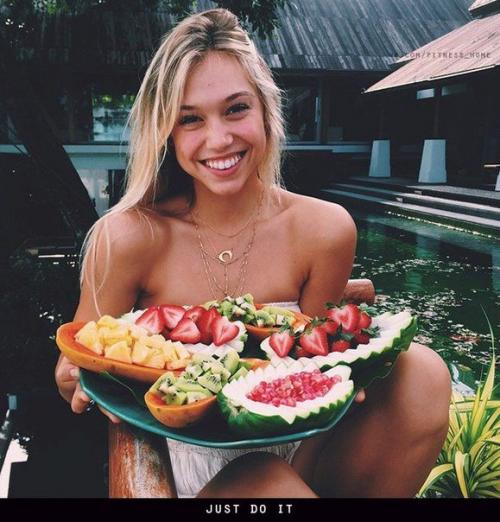 Готовимся похудеть.
По признанию многих специалистов один их самых сложных аспектов похудения - психологическая готовность к такому шагу.  