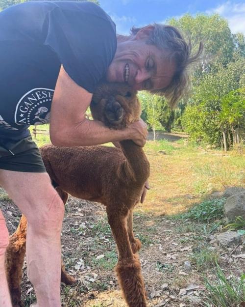 Актер Уиллем Дефо постепенно сменил стремительный темп жизни в Нью-йорке на более спокойную жизнь в итальянской сельской местности. 01