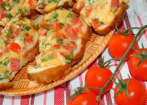 Горячие бутерброды.   Когда нет времени на приготовление полноценного блюда, можно воспользоваться рецептом горячих бутербродов. 05