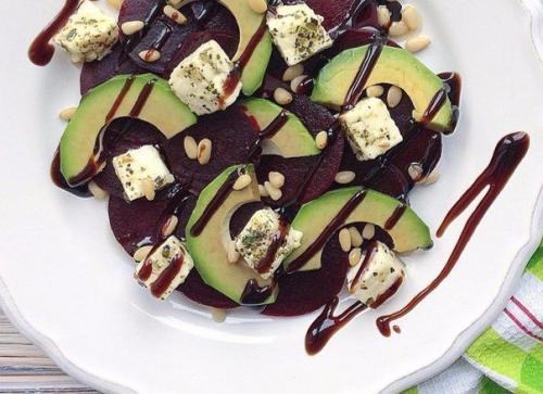 Салат со свеклой, авокадо, фетой и кедровыми орехами?