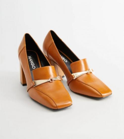 Дерзкие и минималистические лоферы этой весной будут выглядеть женственно и элегантно благодаря небольшому квадратному каблуку. 07