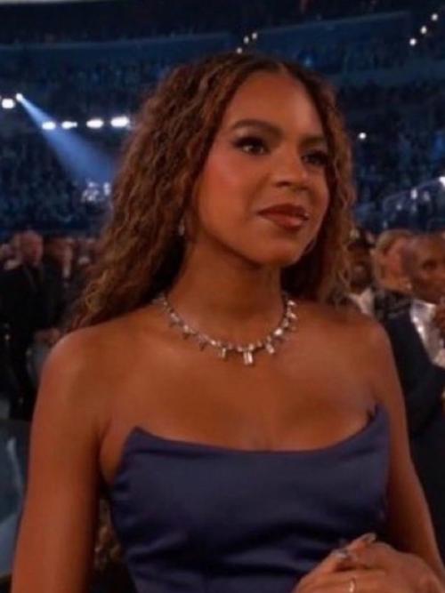 В сети обсуждают новый образ дочери Бейонсе. 01