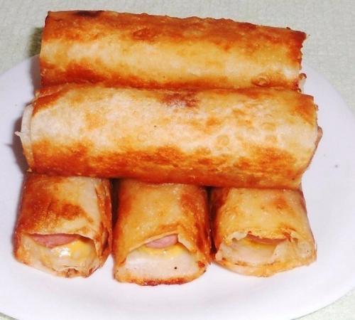 Сосиски в картофельно - сырной Шубке и хрустящей корочке.