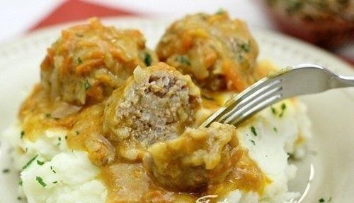 Тефтели с рисом и сливочной подливкой в духовке. Тефтели с рисом и сливочной подливкой в духовке.