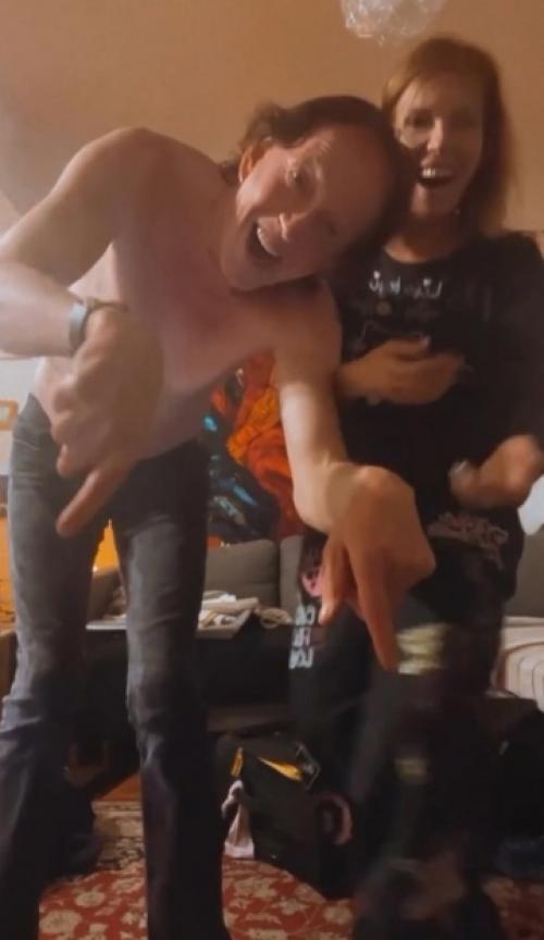 58-Летняя Наталья штурм рассказала, с кем планирует потерять девственность. 01