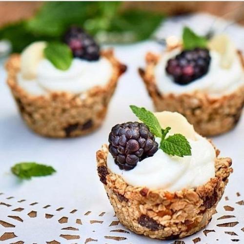 Корзиночки из Овсянки с творожно - медовым кремом.  