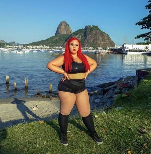 Эта девушка - балерина из Бразилии. 03