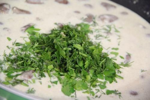 Куриные сердечки в сырном соусе? 06