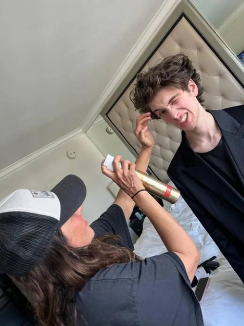 Vogue показали подготовку марка эйдельштейна к премии гильдии актеров США. 02