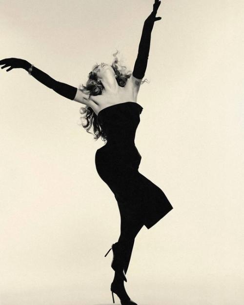 Агата муцениеце в новых винтажных черно-белых фотосессиях. 02