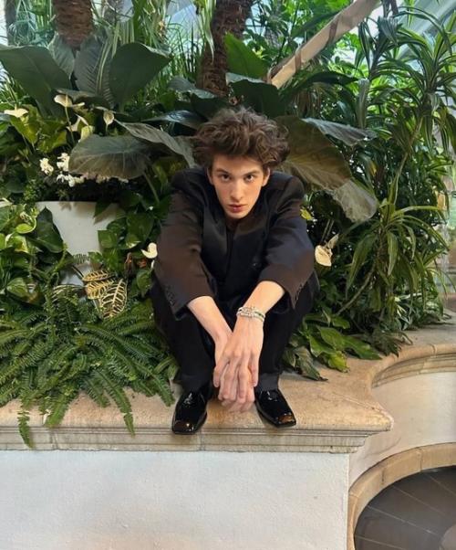 Vogue показали подготовку марка эйдельштейна к премии гильдии актеров США. 04