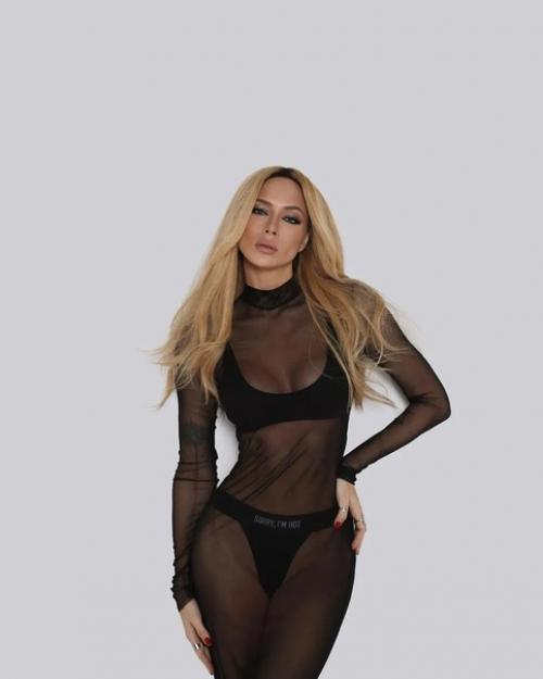 Настасья самбурская. Количество поклонников актрисы растёт с каждым днём. 02