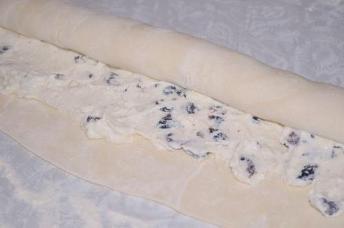 Слоёные булочки с творожной начинкой и изюмом. 03