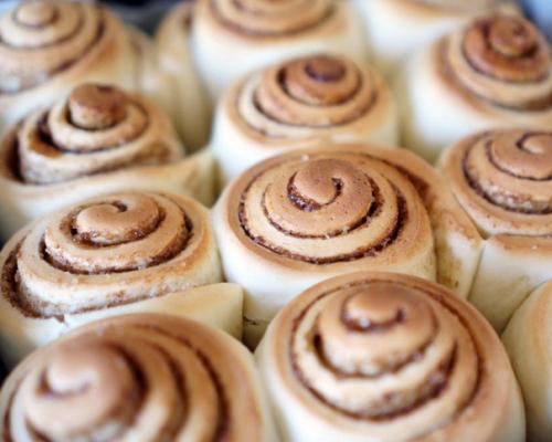 Ароматные булочки с корицей и сливочным кремом. 05 Ароматные булочки с корицей и сливочным кремом. 05