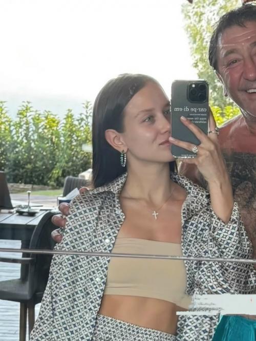 Аврора киба обрела нового возлюбленного после того, как рассталась с Григорием Лепсом.

