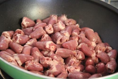 Куриные сердечки в сырном соусе? 01