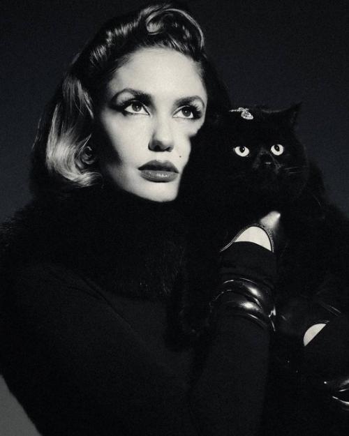 Агата муцениеце в новых винтажных черно-белых фотосессиях. 03