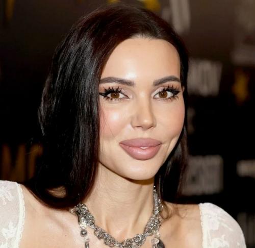 Оксана Самойлова после разрыва с джиганом впервые появилась на фото с полураздетым мужчиной в постели. 02