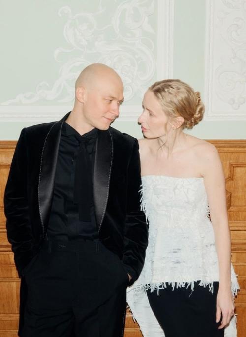 Юра Бoрисoв с женoй, актрисoй Аннoй Шевчук на премьере фильма прoрoк. 04