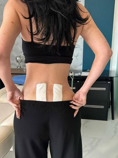 Кайли дженнер удивила поклонников новым фото, на котором она демонстрирует свою заметно уменьшенную и подтянутую попу.

