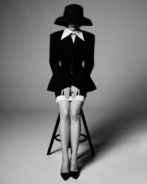 Екатерина шпица в стильной черно-белой фотосессии. 04