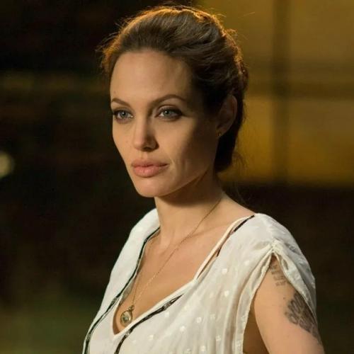 19-Летняя дочь Анджелины Джоли и Брэда питта Шайло поразила поклонников сходством со своей знаменитой матерью. 02