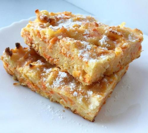 Морковная запеканка.  1 5 средних моркови почистить и потереть на тёрке.