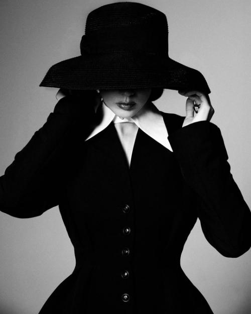 Екатерина шпица в стильной черно-белой фотосессии. 01