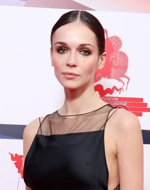 Актриса Софья Синицына в свет внучку Олега табакова вывела! 03 Актриса Софья Синицына в свет внучку Олега табакова вывела! 03