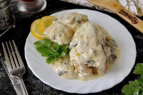 Горбуша в грибном соусе.