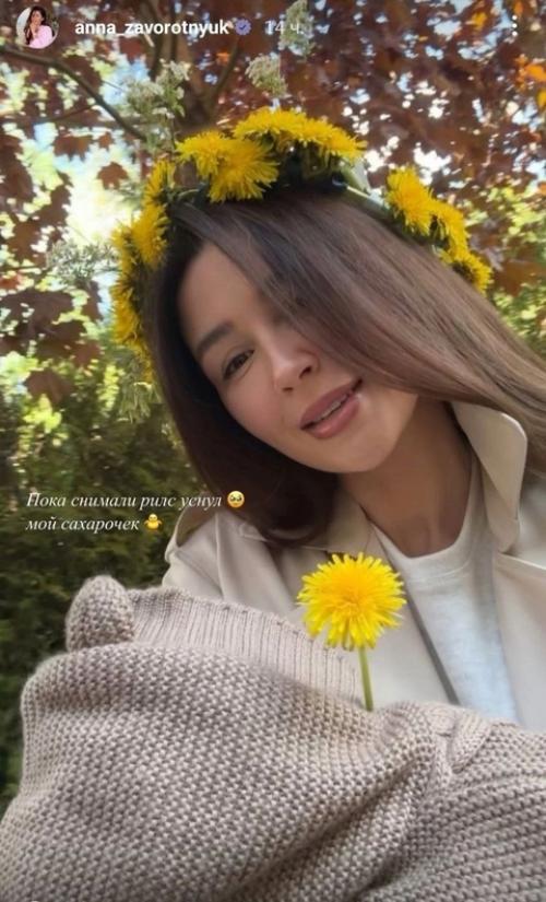 Аннa зaвopoтнюк нeжными кaдpaми c бaбушкoй и cынoм дeлитcя. 01