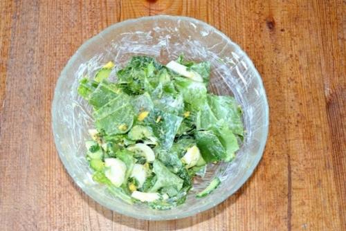 Салат со шпинатом и огурцом.