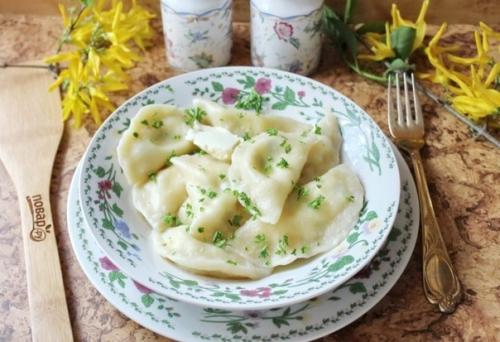 Вареники с творогом и зеленью. Вареники с творогом и зеленью.