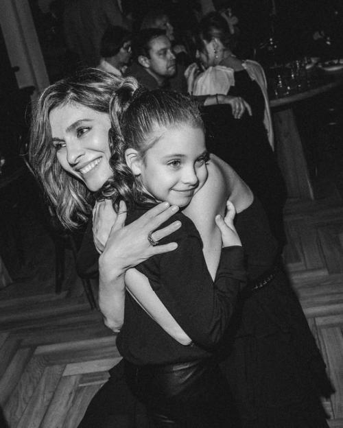 Елена подкаминская атмосферными кадрами с празднования дня рождения поделилась. 05