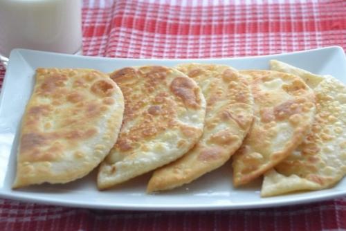 Чебуреки на кипятке. Чебуреки на кипятке.