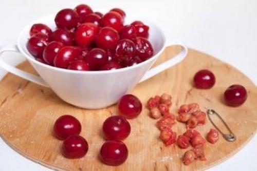 Простой пирог с вишней на кефире. 02 Простой пирог с вишней на кефире. 02