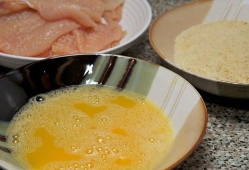 Куриные шницели.   Ингредиенты: 05