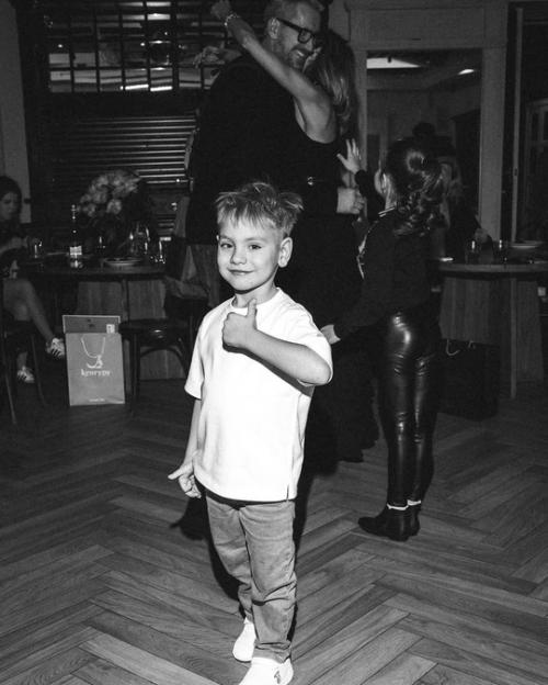 Елена подкаминская атмосферными кадрами с празднования дня рождения поделилась. 06