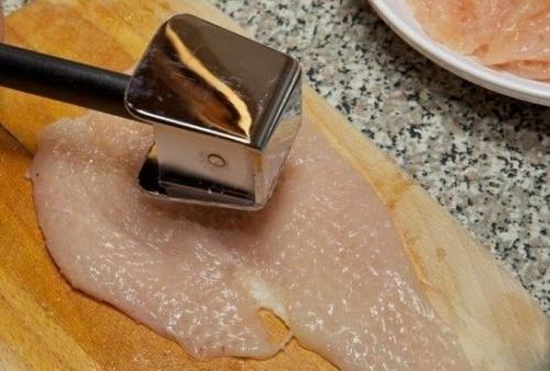 Куриные шницели.   Ингредиенты: 04