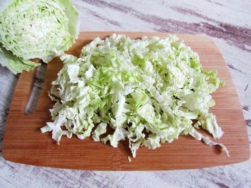 Салат из пекинской капусты с сухариками. 01 Салат из пекинской капусты с сухариками. 01